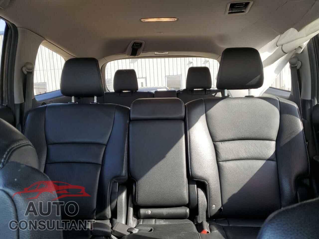 HONDA PILOT 2017 - 5FNYF6H83HB054985