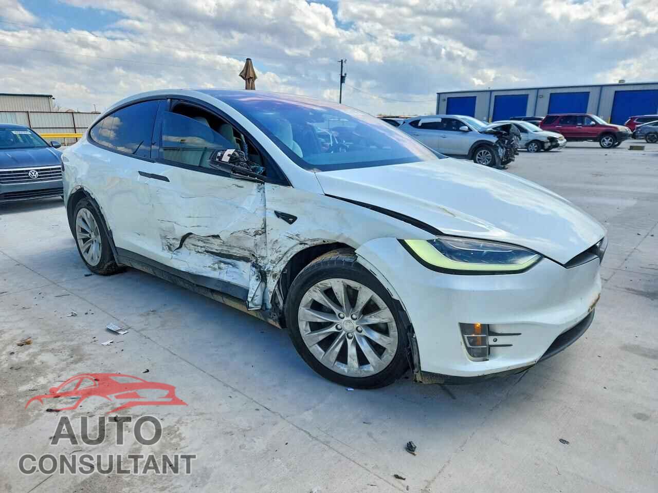 TESLA MODEL X 2018 - 5YJXCAE29JF103734