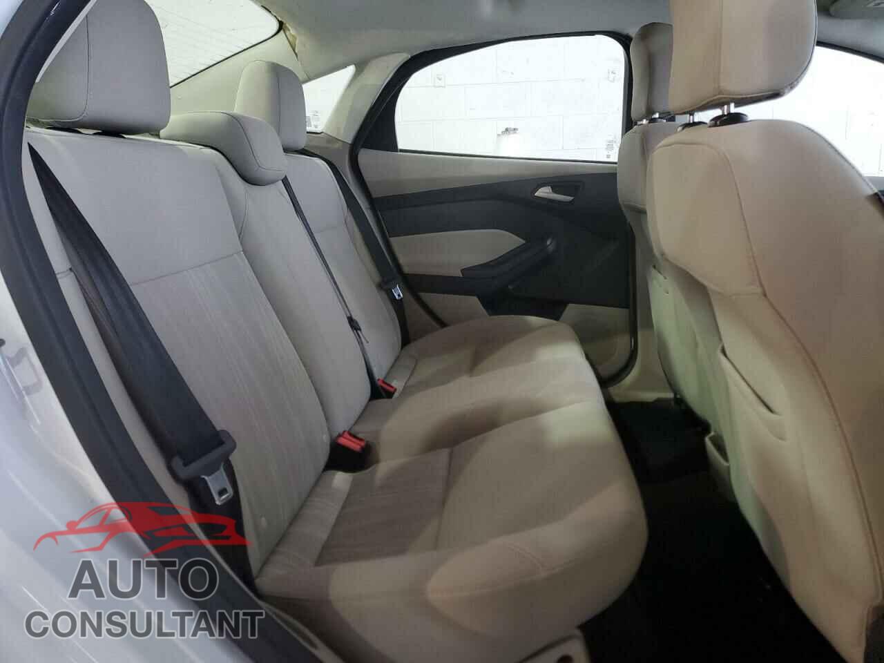 FORD FOCUS 2015 - 1FADP3F23FL293266