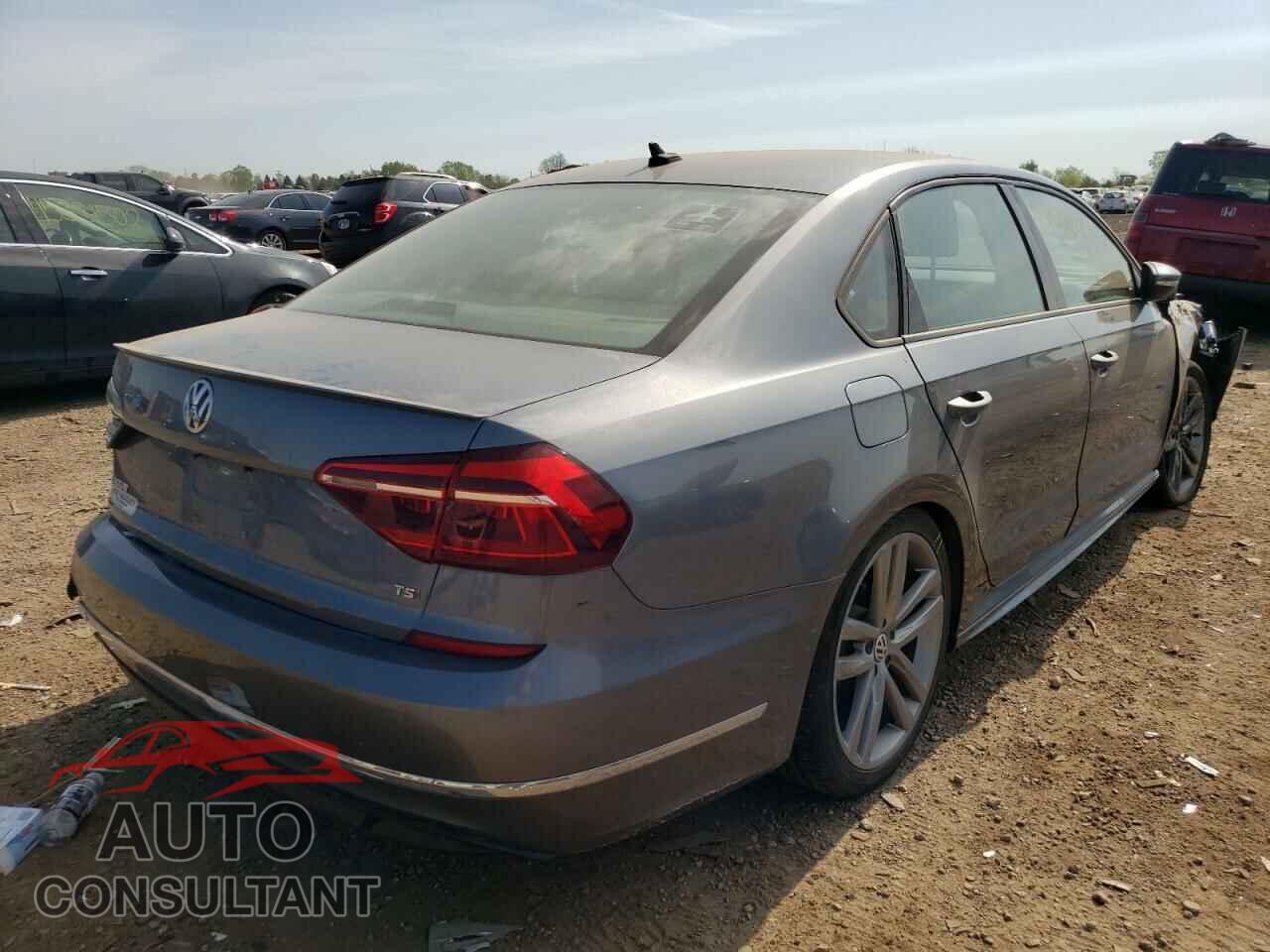 VOLKSWAGEN PASSAT 2018 - 1VWAA7A30JC007742