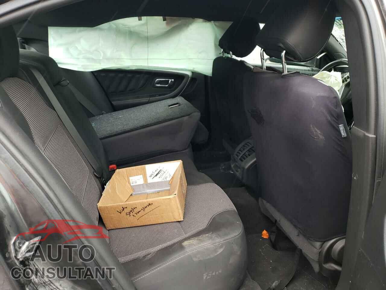 FORD TAURUS 2018 - 1FAHP2E82JG111950