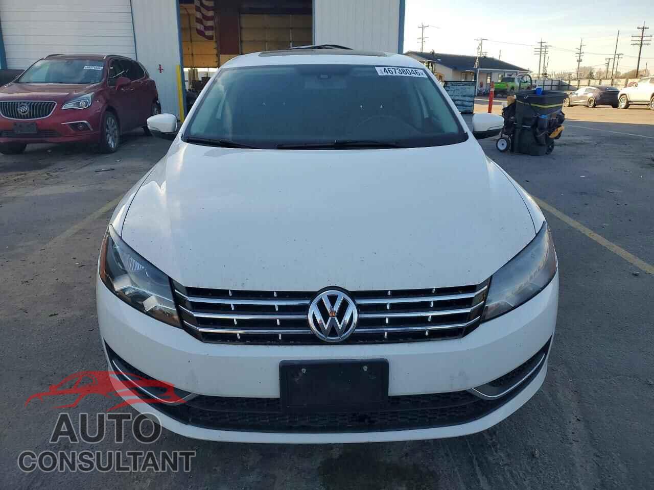 VOLKSWAGEN PASSAT 2013 - 1VWBN7A38DC106340