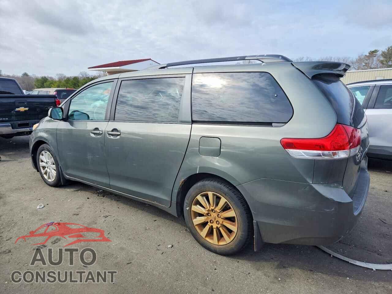 TOYOTA SIENNA 2011 - 5TDJK3DC5BS025853