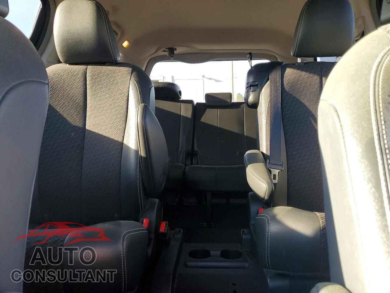 TOYOTA SIENNA 2011 - 5TDXK3DC0BS060911