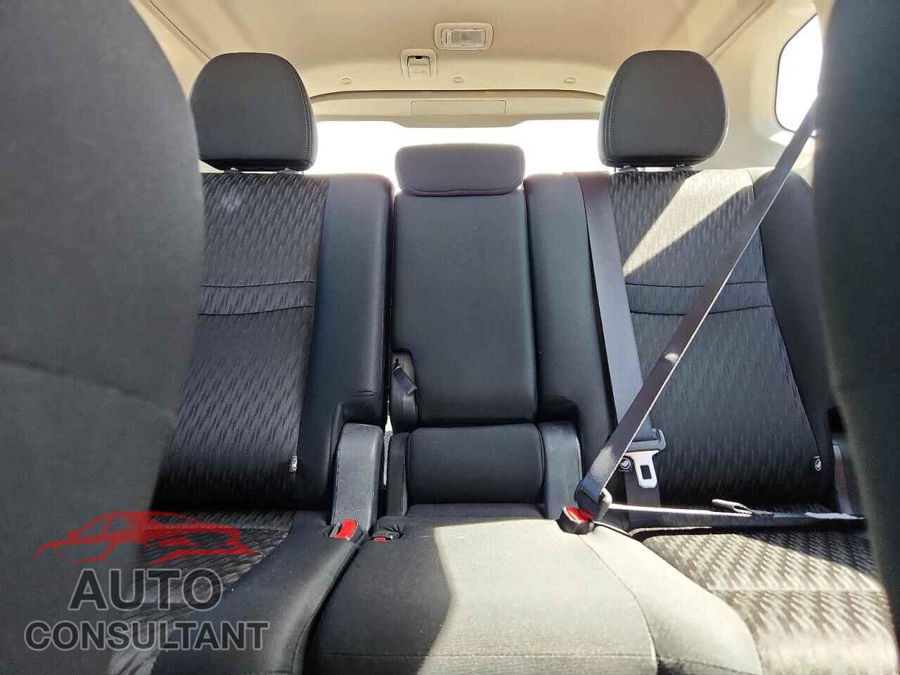 NISSAN ROGUE 2018 - KNMAT2MVXJP545659