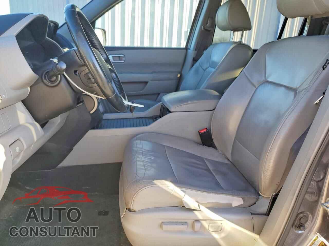HONDA PILOT 2015 - 5FNYF4H56FB025505