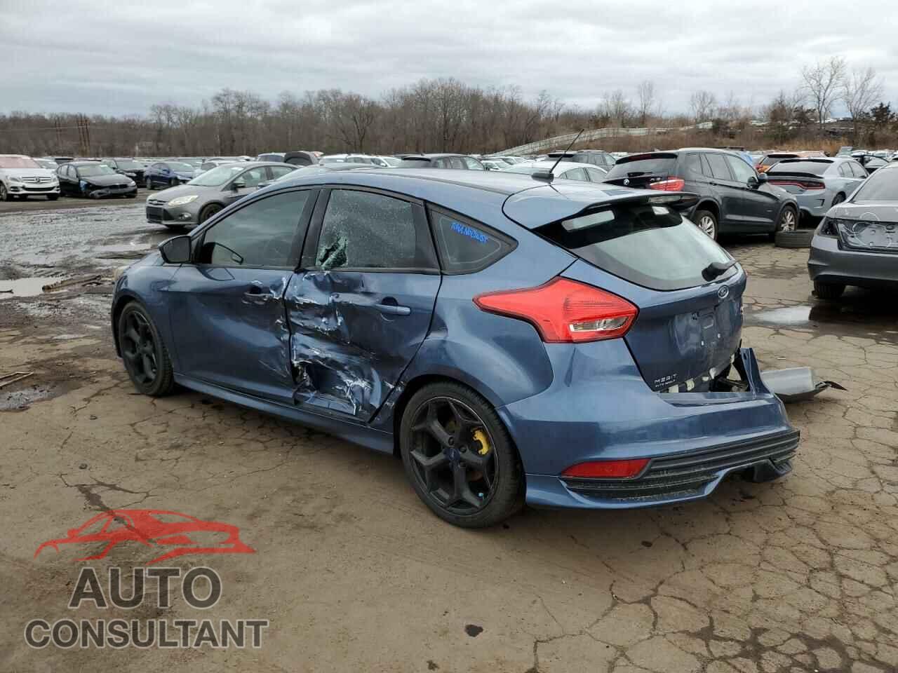 FORD FOCUS 2018 - 1FADP3L93JL209375
