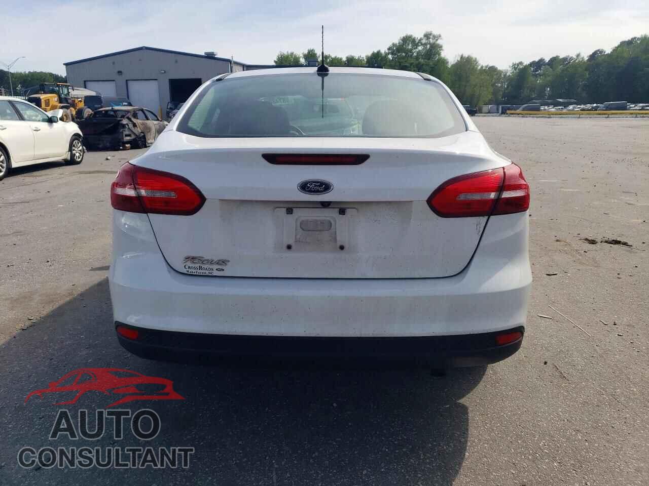 FORD FOCUS 2018 - 1FADP3E23JL201230