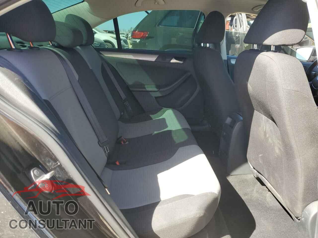 VOLKSWAGEN JETTA 2017 - 3VW2B7AJXHM409082