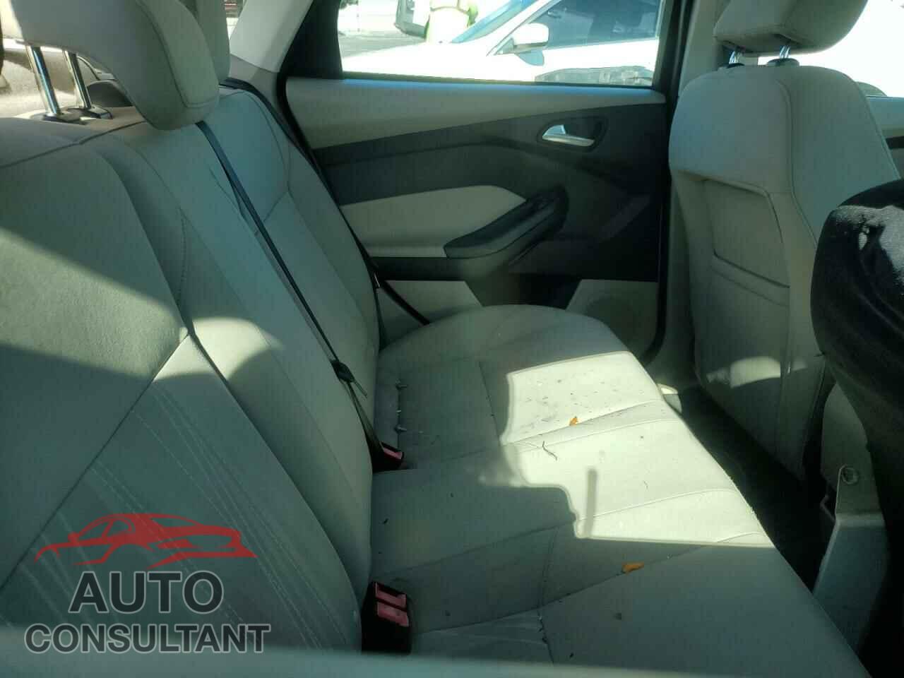 FORD FOCUS 2015 - 1FADP3F29FL224193