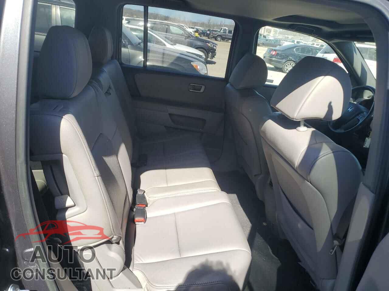 HONDA PILOT 2013 - 5FNYF4H56DB035545