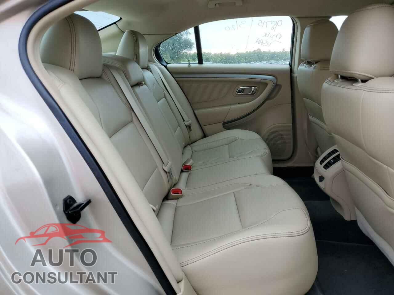 FORD TAURUS 2018 - 1FAHP2E85JG130847