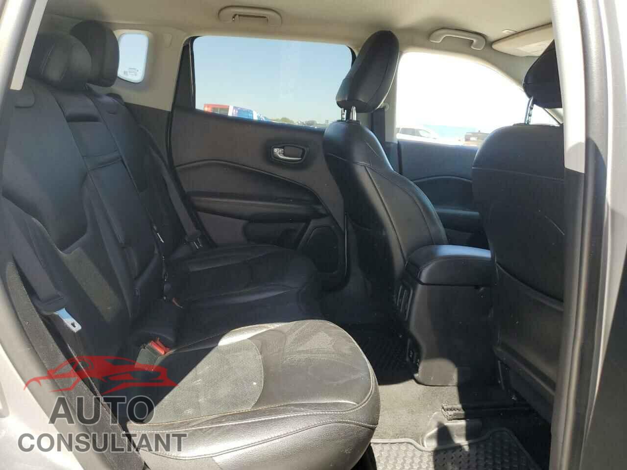 JEEP COMPASS 2019 - 3C4NJDCB9KT747397