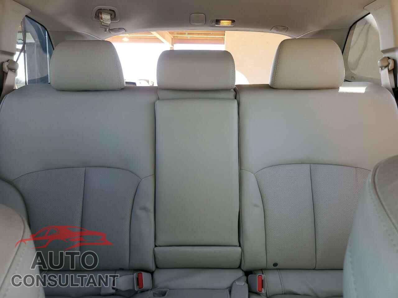 SUBARU OUTBACK 2011 - 4S4BRBKC8B3318060