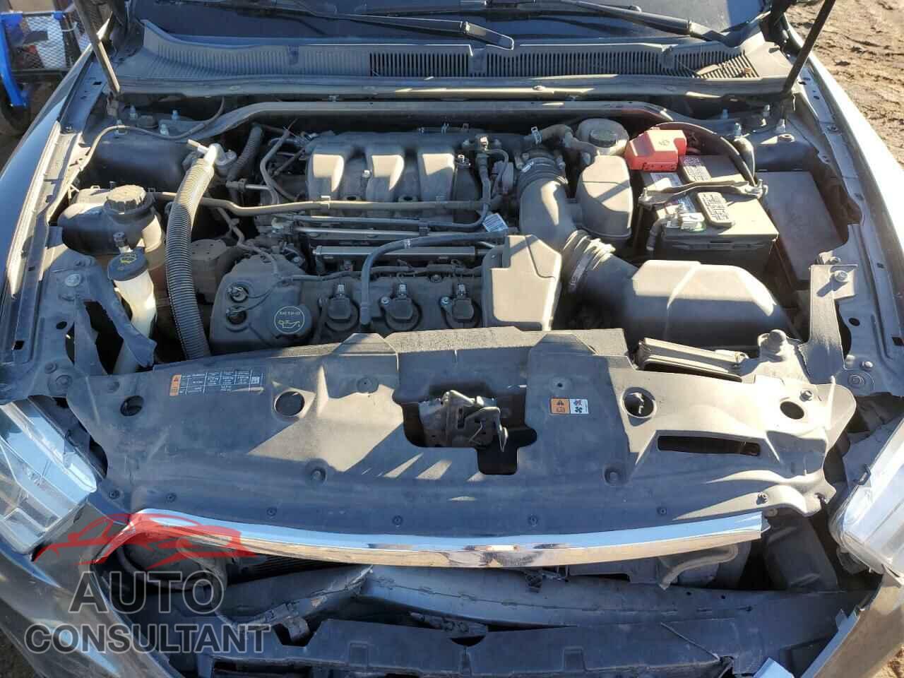 FORD TAURUS 2018 - 1FAHP2F88JG124040