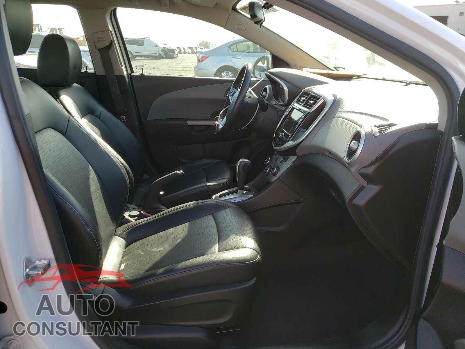 CHEVROLET SONIC 2018 - 1G1JF5SB9J4131347