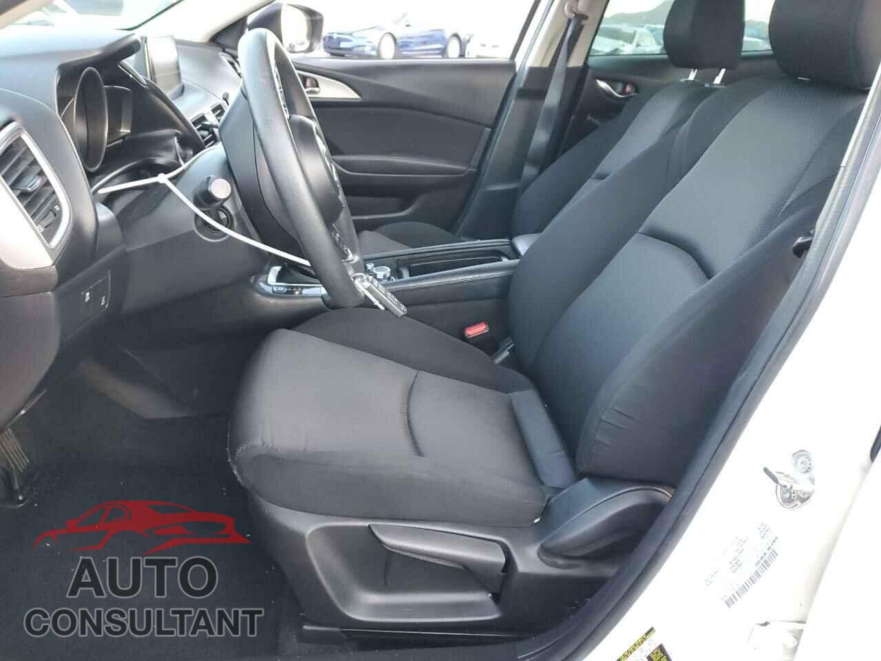 MAZDA 3 2018 - 3MZBN1U76JM270384