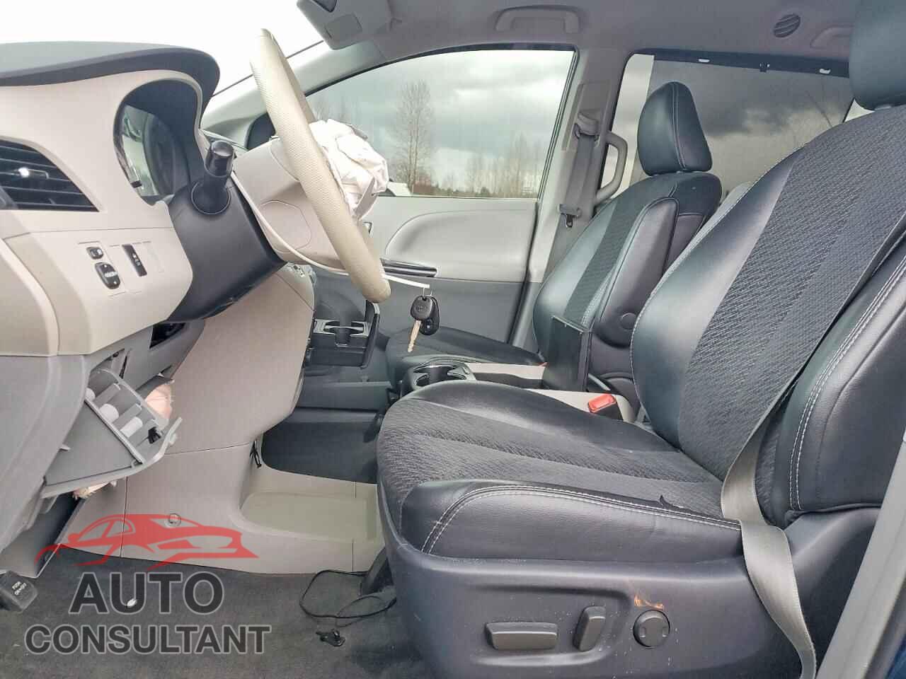 TOYOTA SIENNA 2011 - 5TDXK3DC6BS171124