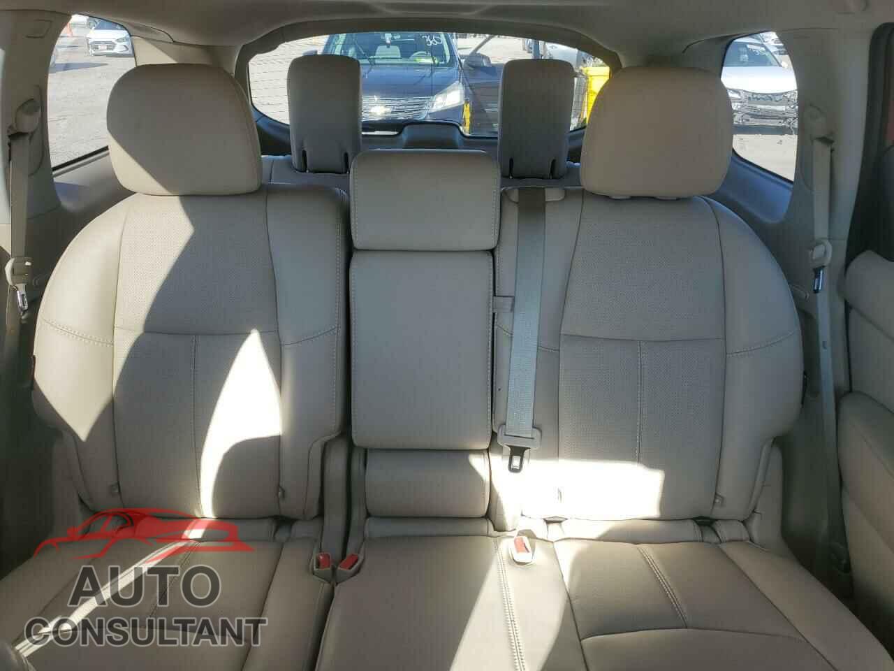 NISSAN PATHFINDER 2019 - 5N1DR2MN8KC603283