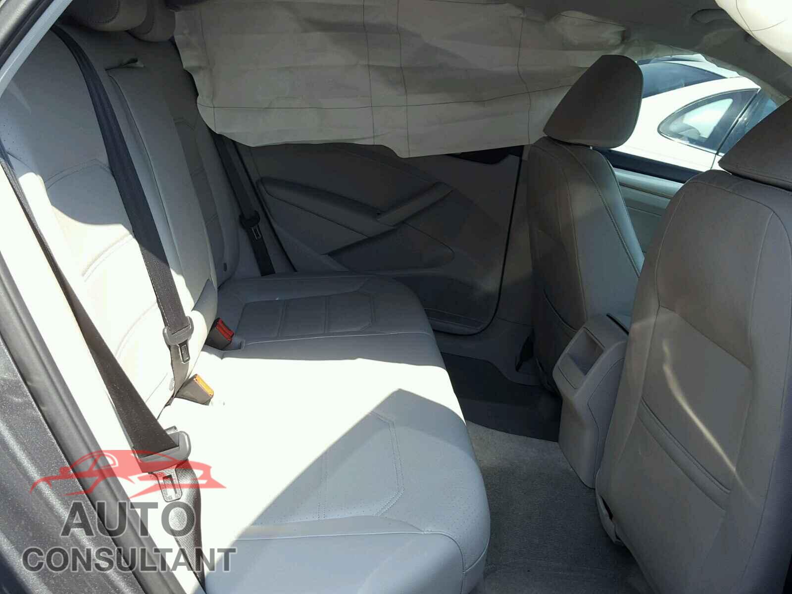 VOLKSWAGEN PASSAT 2015 - 1VWAT7A39FC103774