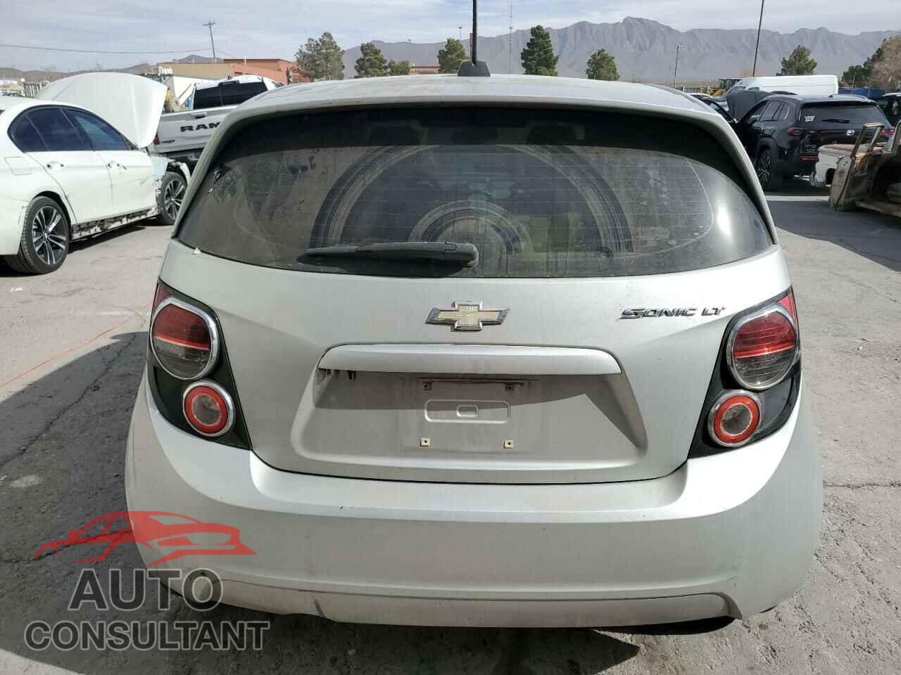 CHEVROLET SONIC 2015 - 1G1JC6SH7F4117909