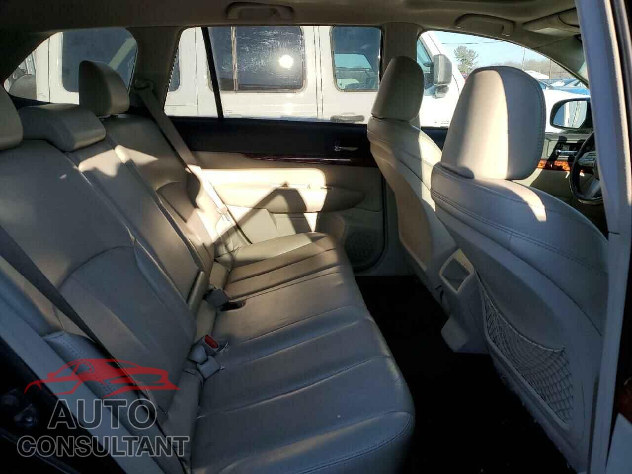 SUBARU OUTBACK 2011 - 4S4BRBKC8B3324490
