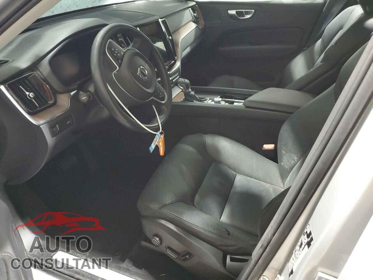 VOLVO XC60 2021 - YV4102RK9M1805240
