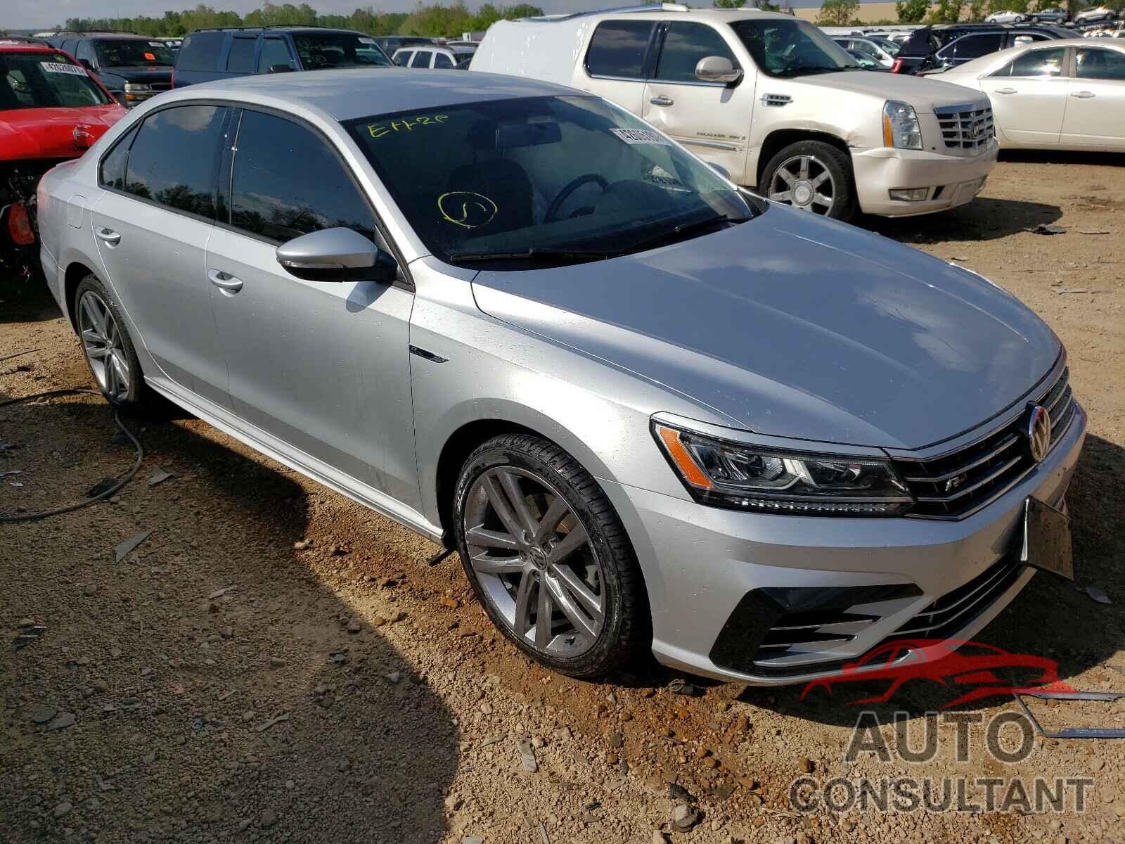 VOLKSWAGEN PASSAT 2018 - 1VWAA7A35JC012290