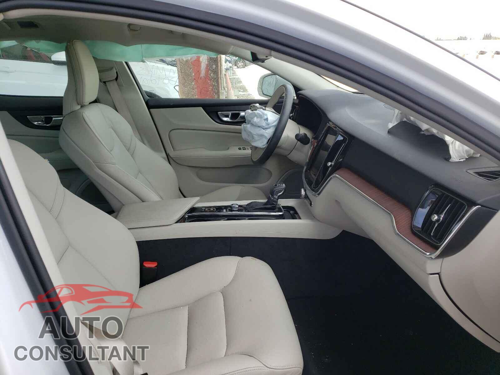 VOLVO S60 2020 - 7JRA22TK3LG066157
