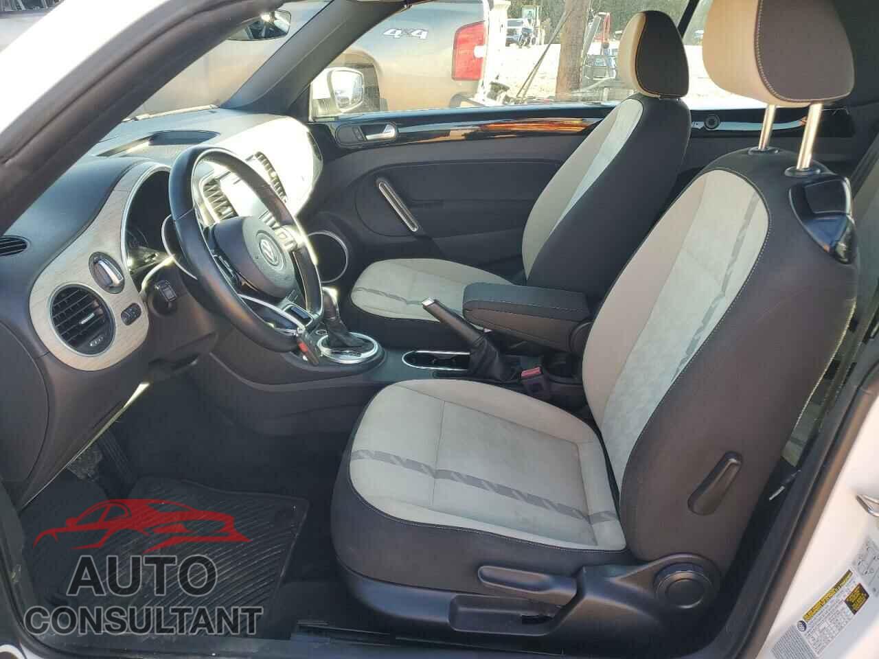 VOLKSWAGEN BEETLE 2018 - 3VW5DAAT4JM504510