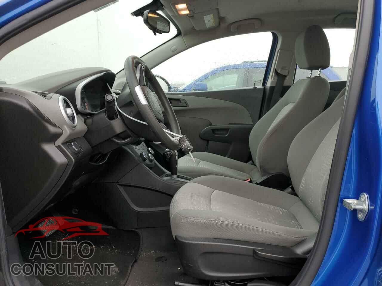 CHEVROLET SONIC 2018 - 1G1JB5SH4J4103844