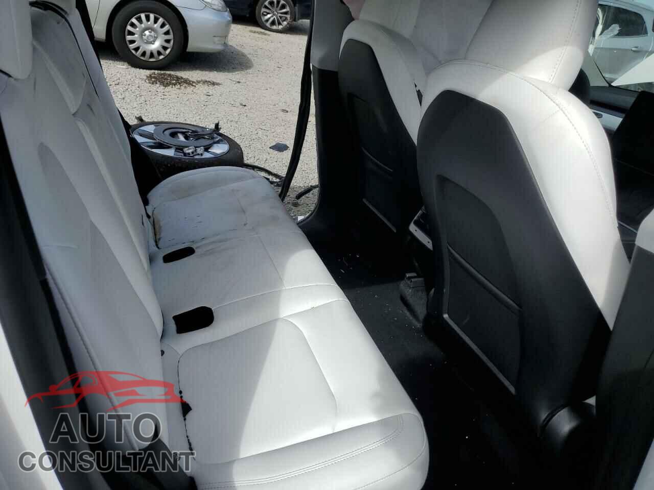 TESLA MODEL Y 2023 - 7SAYGDEE0PA205291