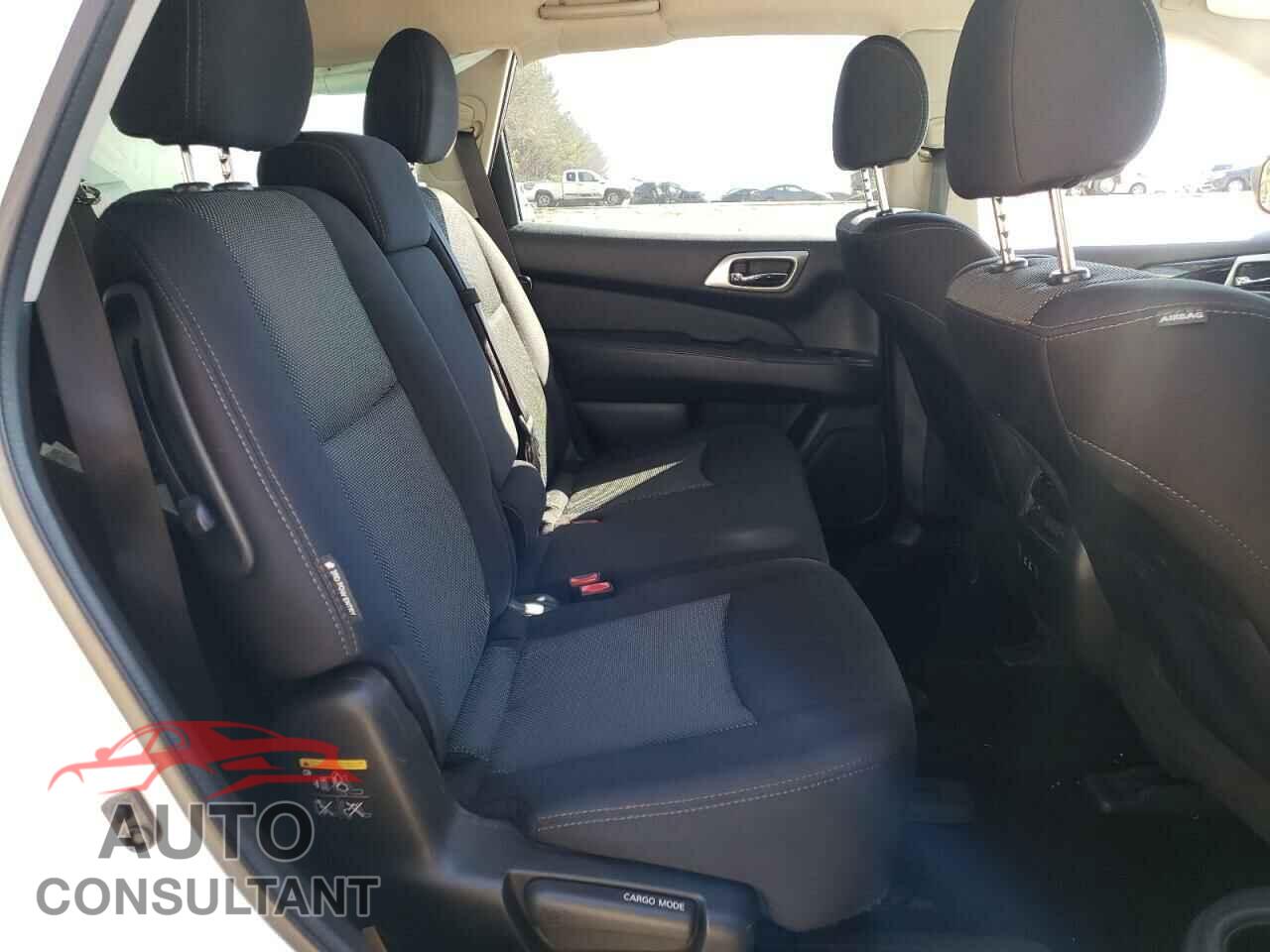 NISSAN PATHFINDER 2019 - 5N1DR2MM1KC631739