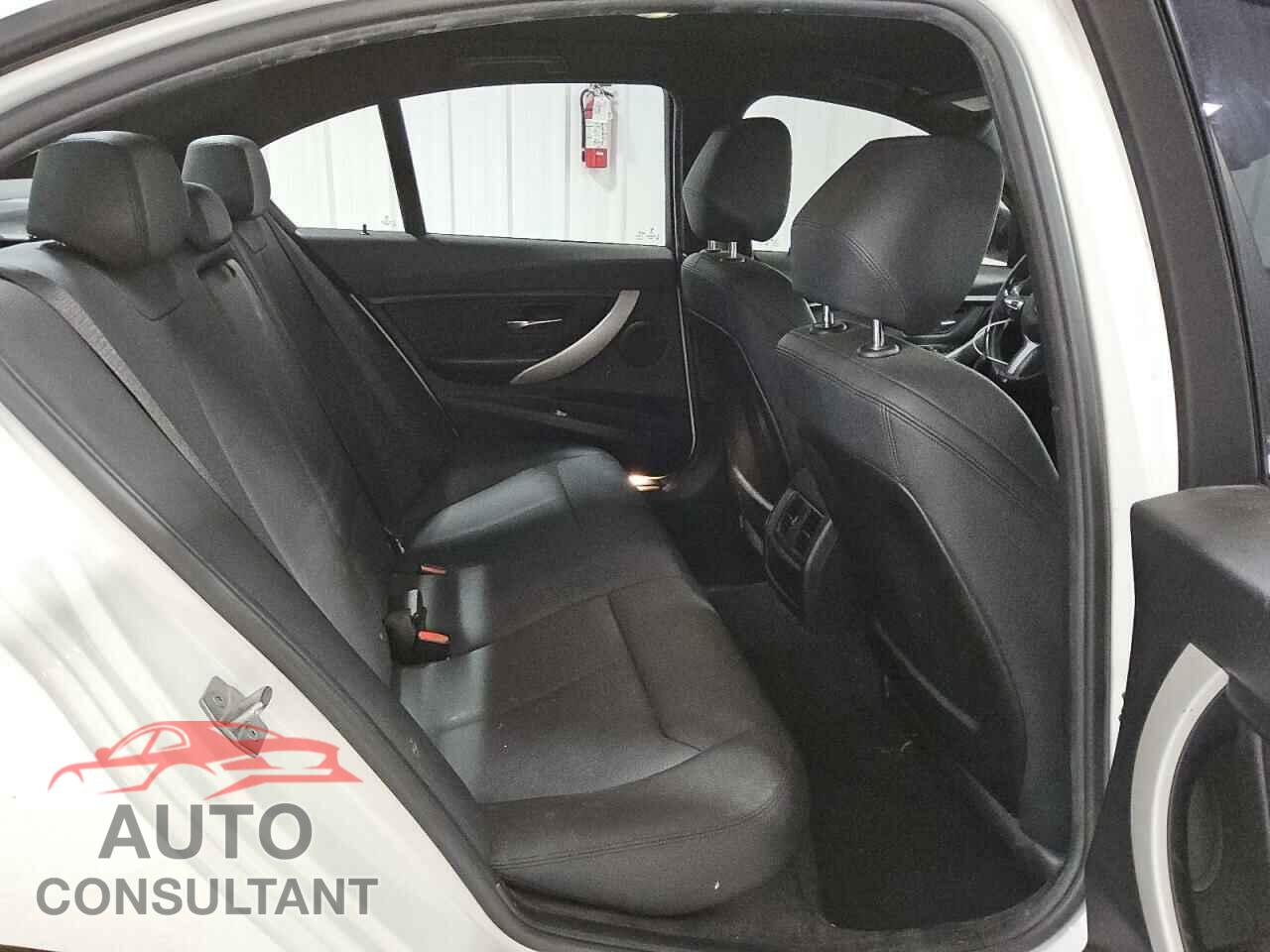 BMW 3 SERIES 2017 - WBA8A9C38HAC99799