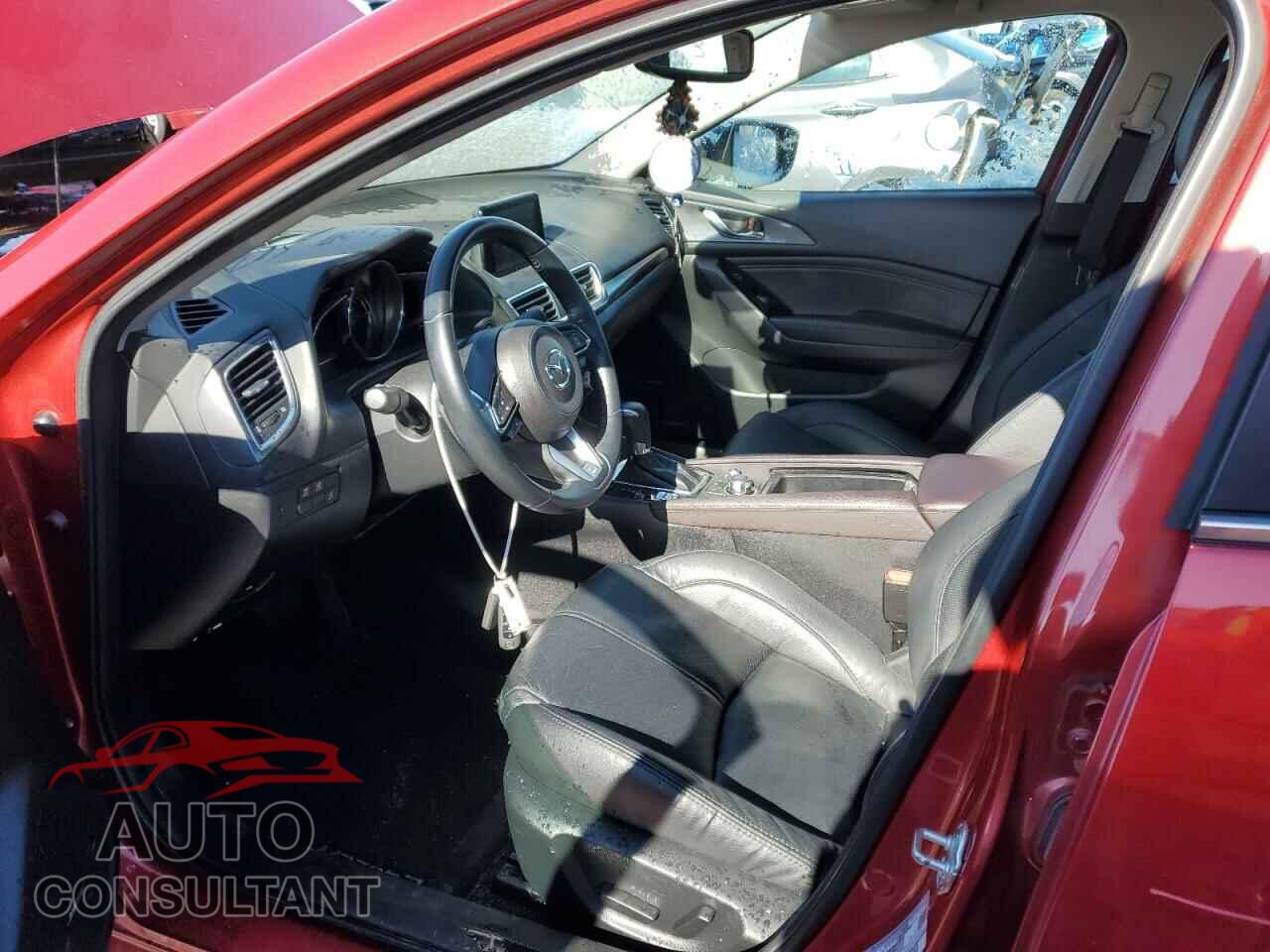 MAZDA 3 2018 - 3MZBN1W38JM277010