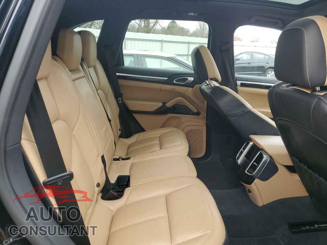 PORSCHE CAYENNE 2016 - WP1AA2A29GKA15722