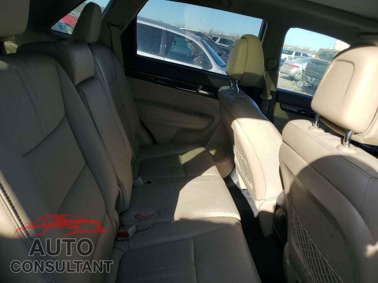 KIA SORENTO 2011 - 5XYKUDA22BG041666