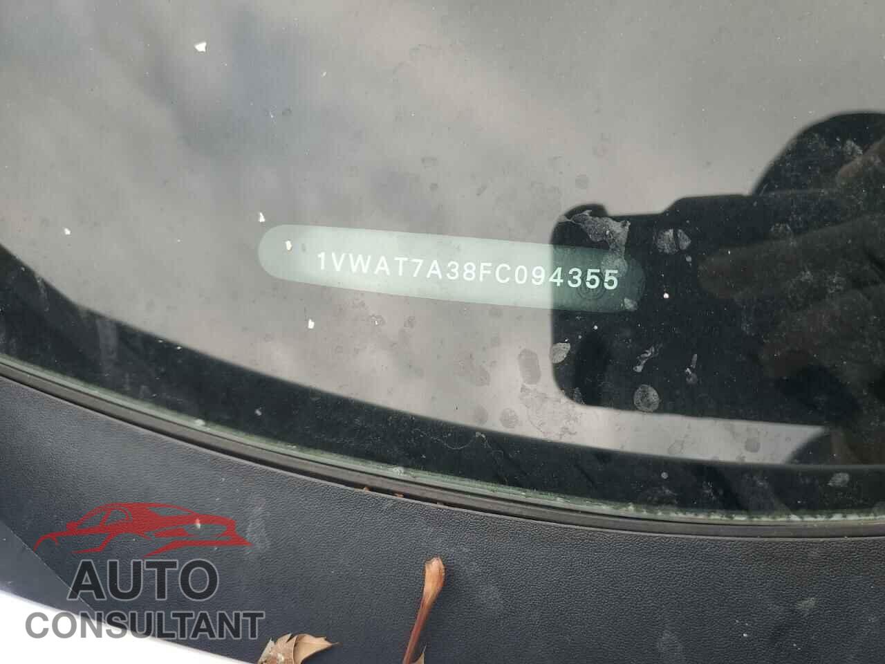 VOLKSWAGEN PASSAT 2015 - 1VWAT7A38FC094355