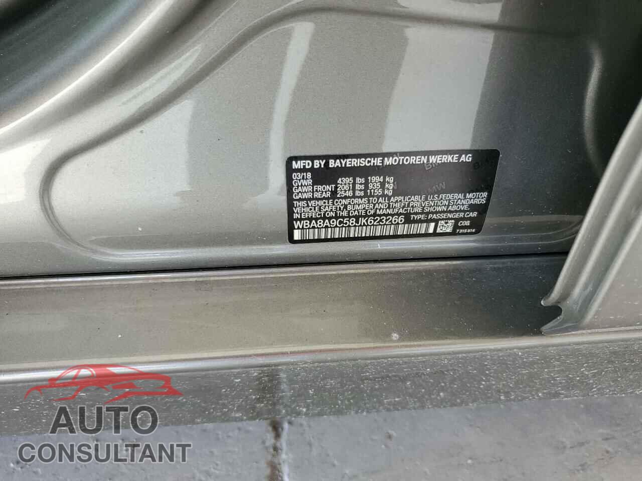 BMW 3 SERIES 2018 - WBA8A9C58JK623266