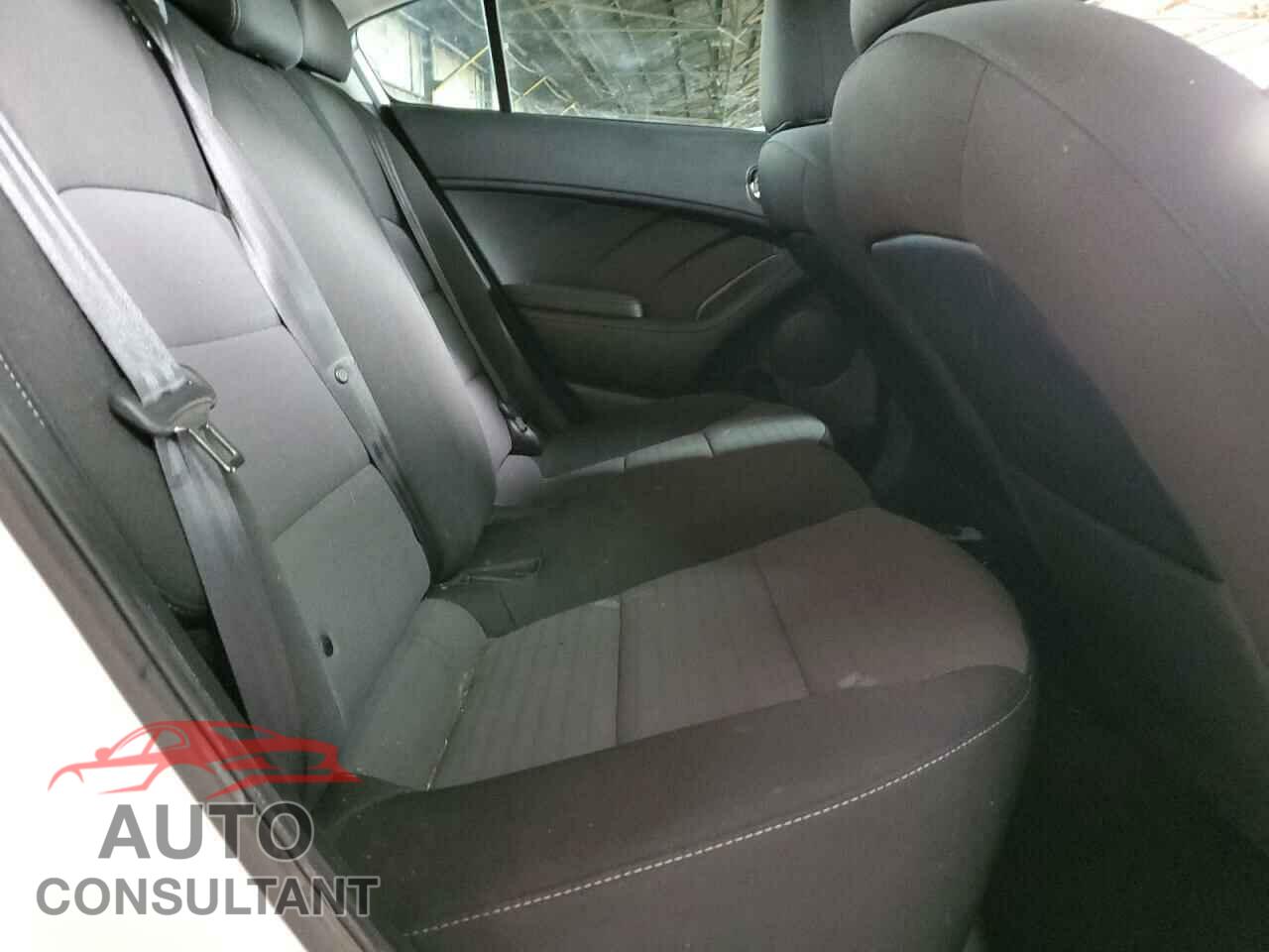 KIA FORTE 2018 - 3KPFL4A75JE216603