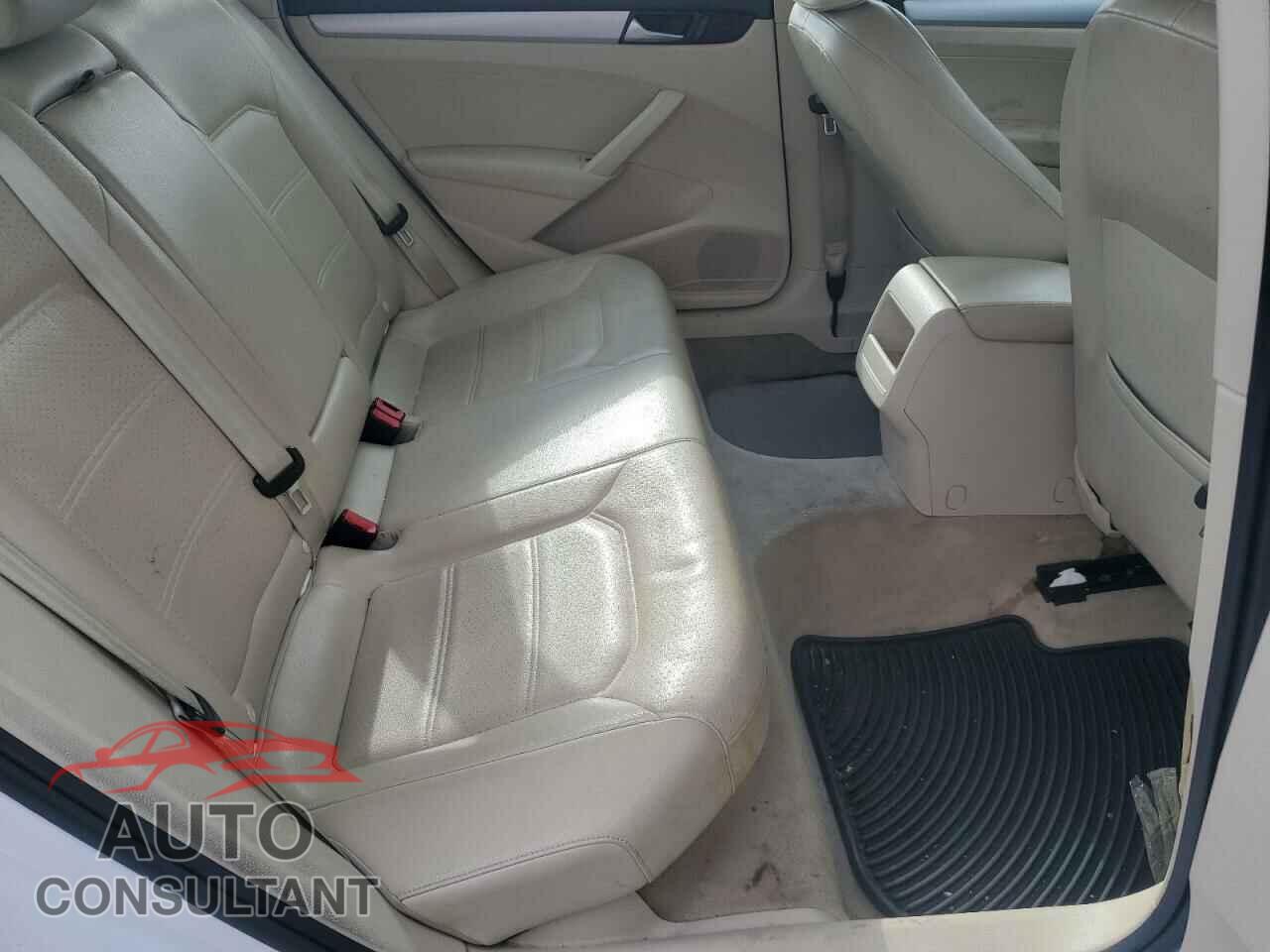VOLKSWAGEN PASSAT 2012 - 1VWBP7A39CC077584