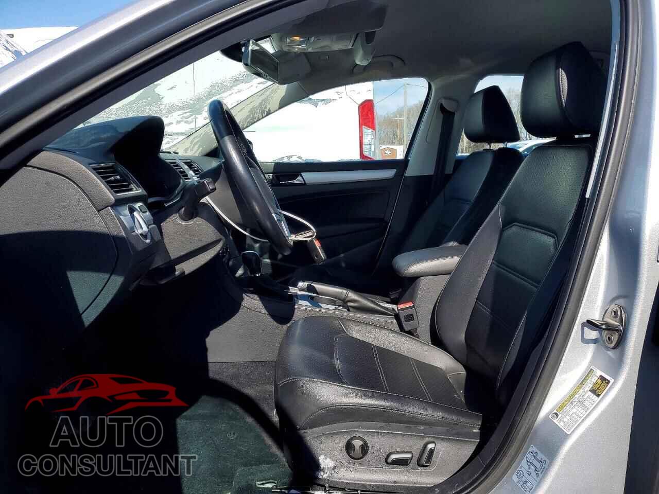 VOLKSWAGEN PASSAT 2013 - 1VWBP7A35DC090236