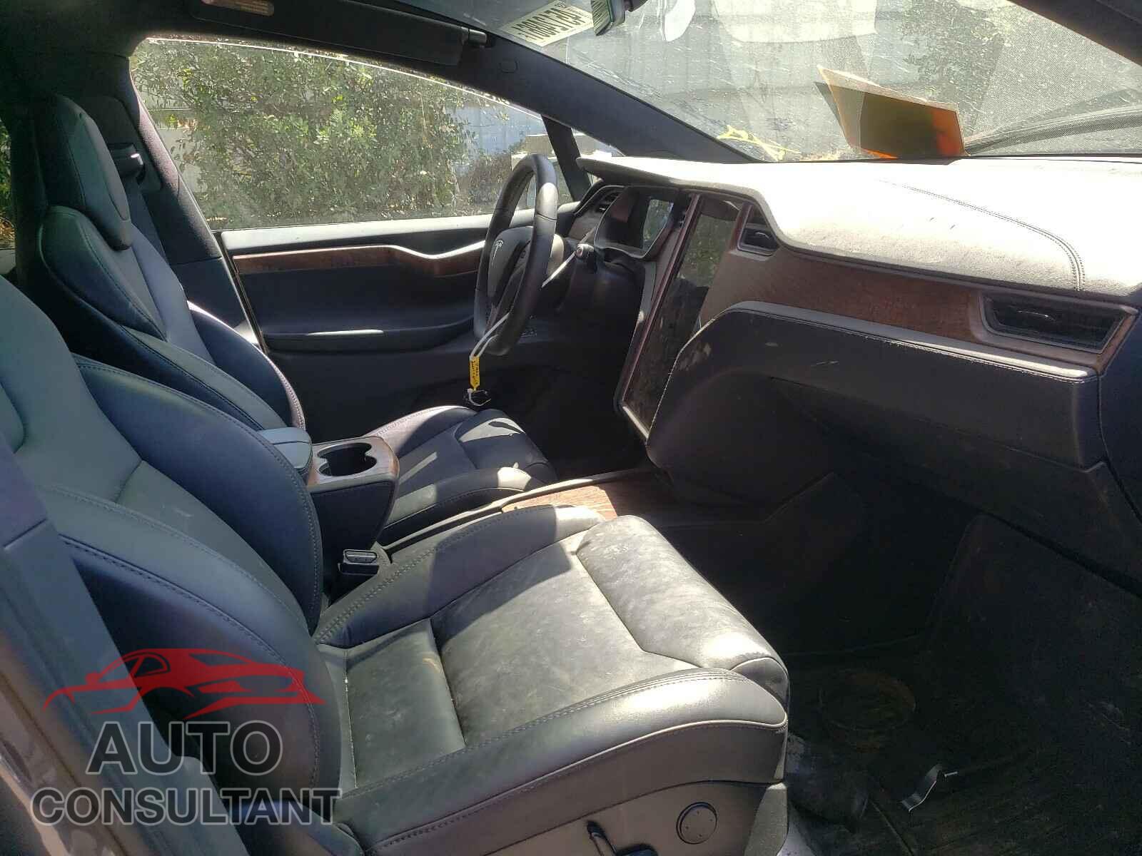 TESLA MODEL X 2019 - 5YJXCAE27KF184718