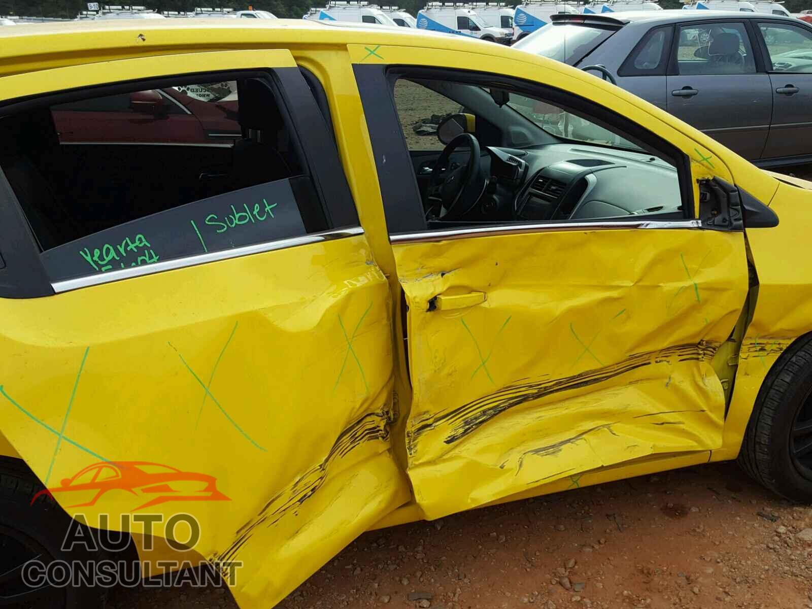 CHEVROLET SONIC 2015 - 1G1JC6SB2F4201518