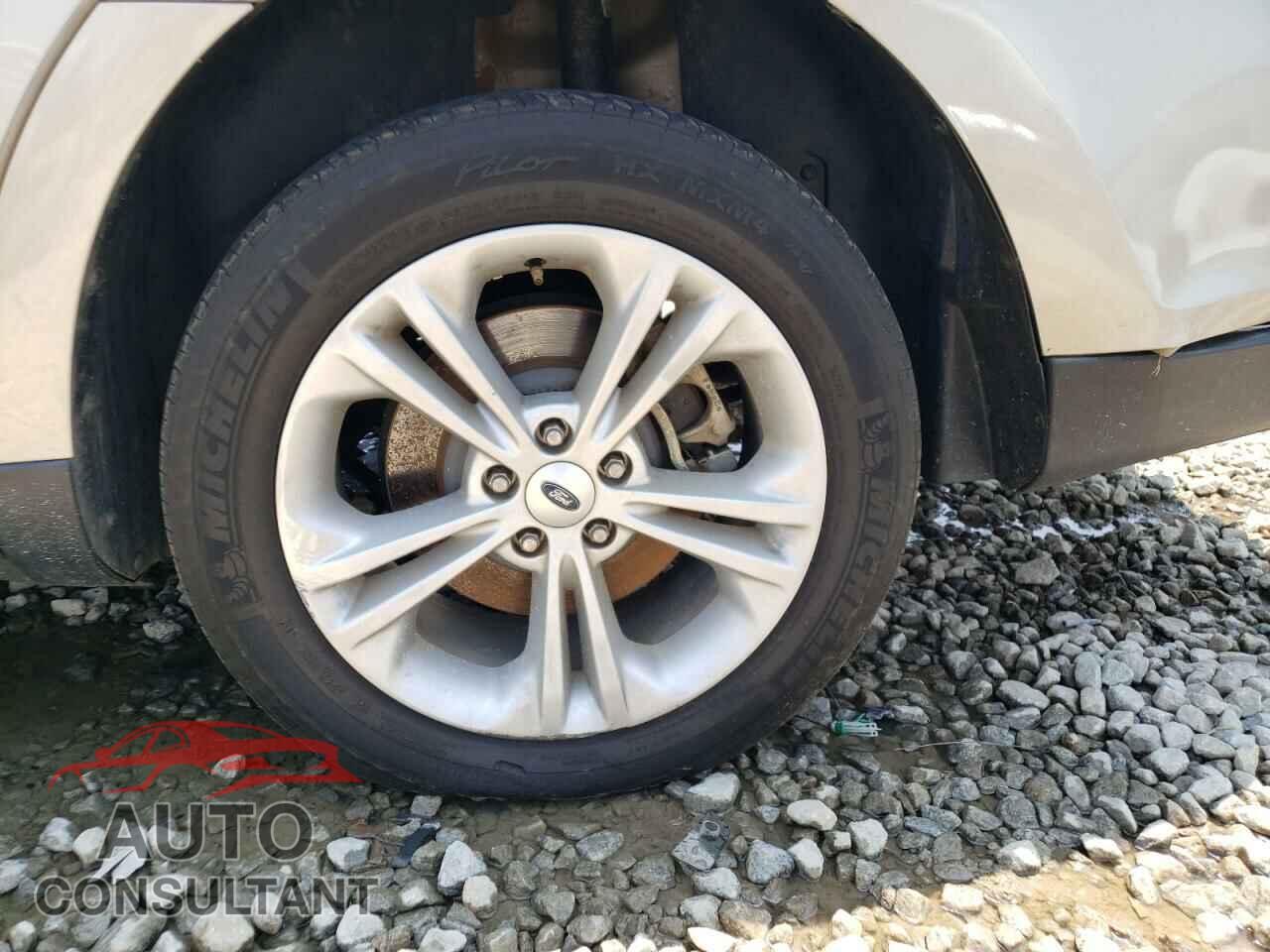 FORD TAURUS 2018 - 1FAHP2E86JG111157