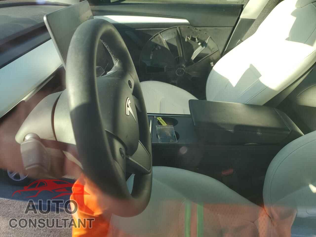TESLA MODEL 3 2021 - 5YJ3E1EA5MF074558