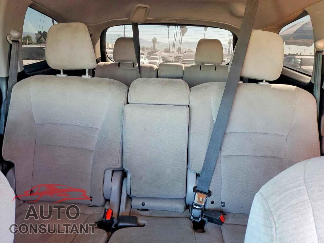HONDA PILOT 2018 - 5FNYF5H30JB028607