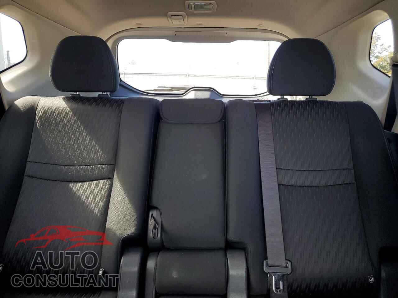 NISSAN ROGUE 2017 - KNMAT2MT4HP589522
