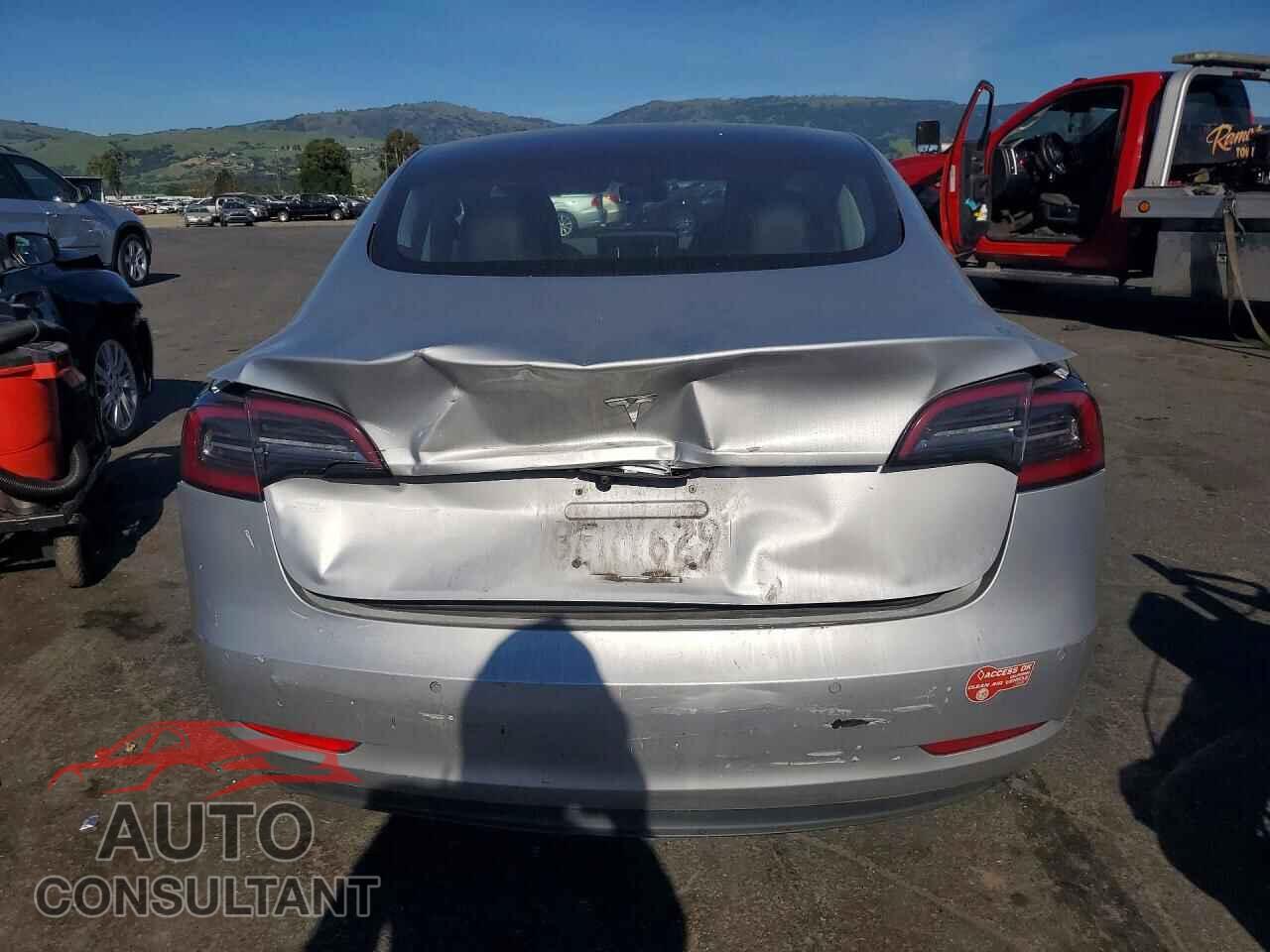 TESLA MODEL 3 2018 - 5YJ3E1EA2JF052187