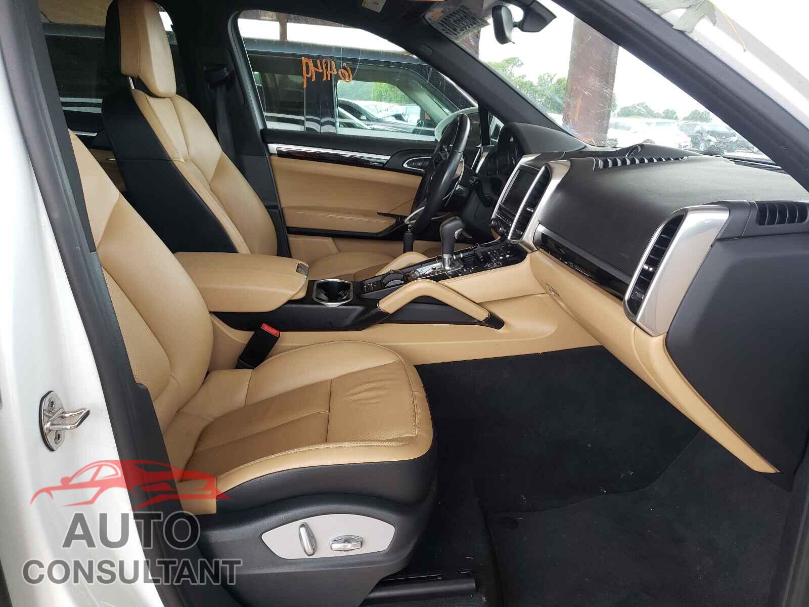 PORSCHE CAYENNE 2016 - WP1AA2A20GKA12806